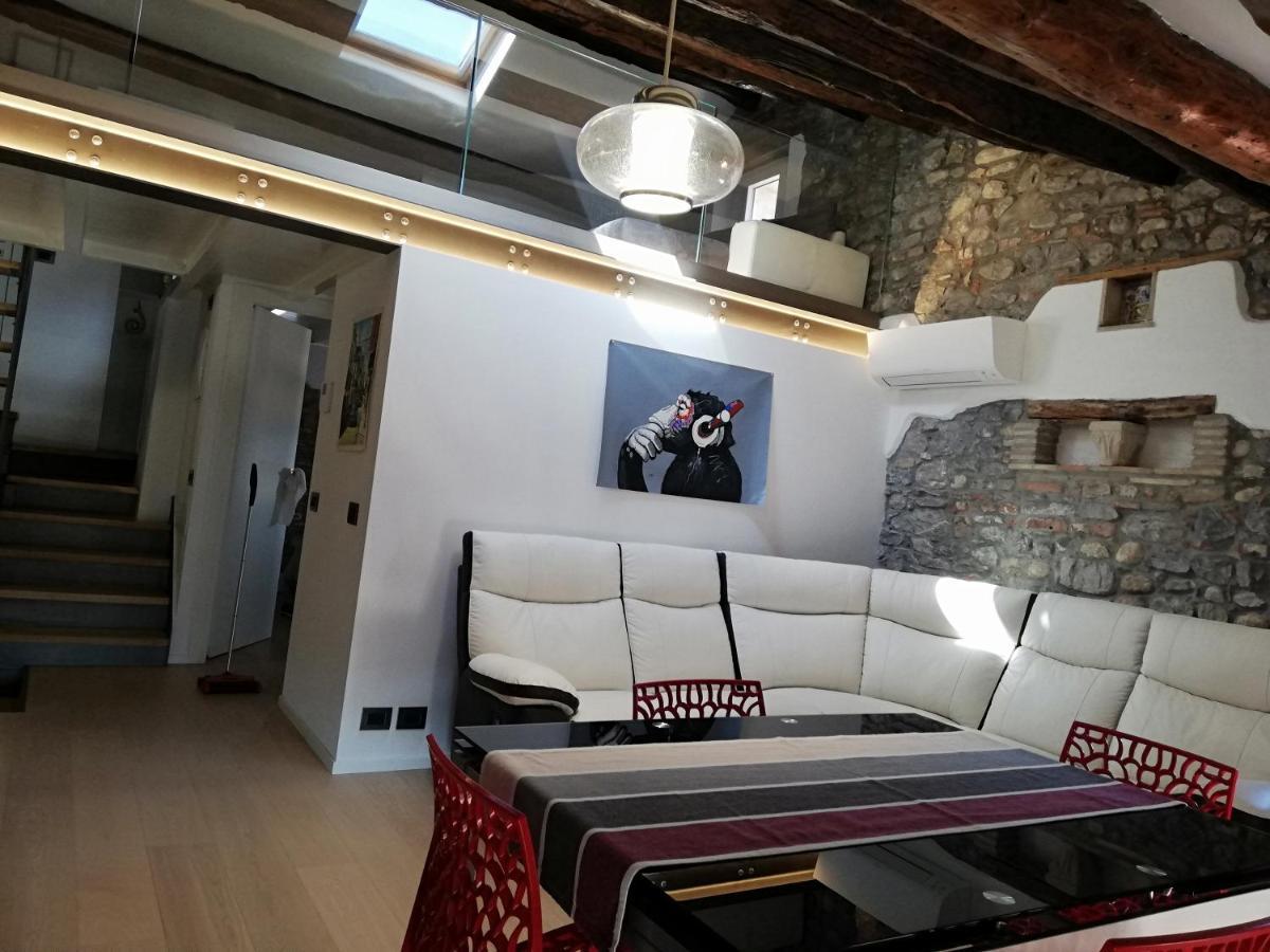 Apartamento Loft In Piazza Con Soppalco Cividale del Friuli Exterior foto
