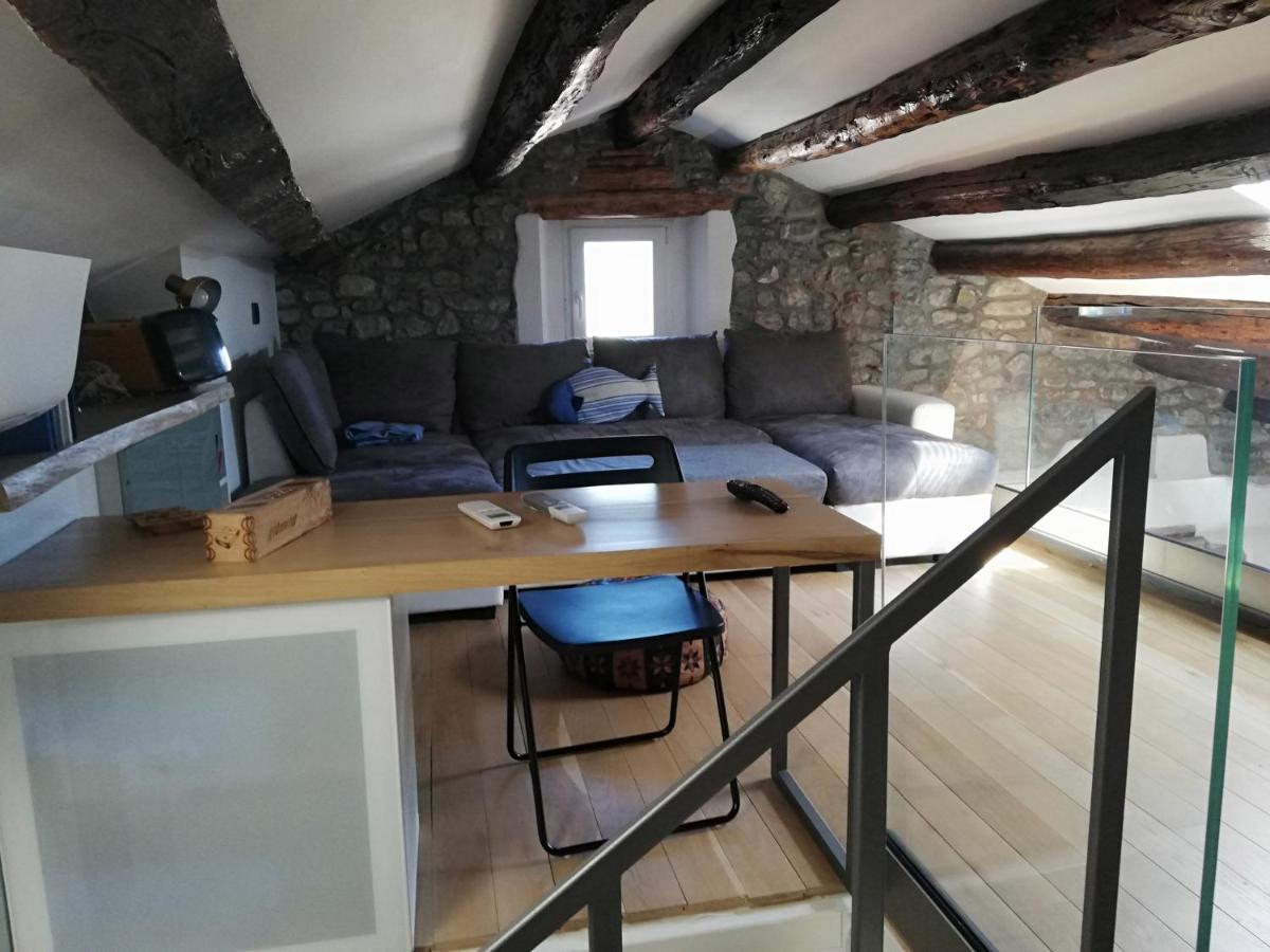 Apartamento Loft In Piazza Con Soppalco Cividale del Friuli Exterior foto