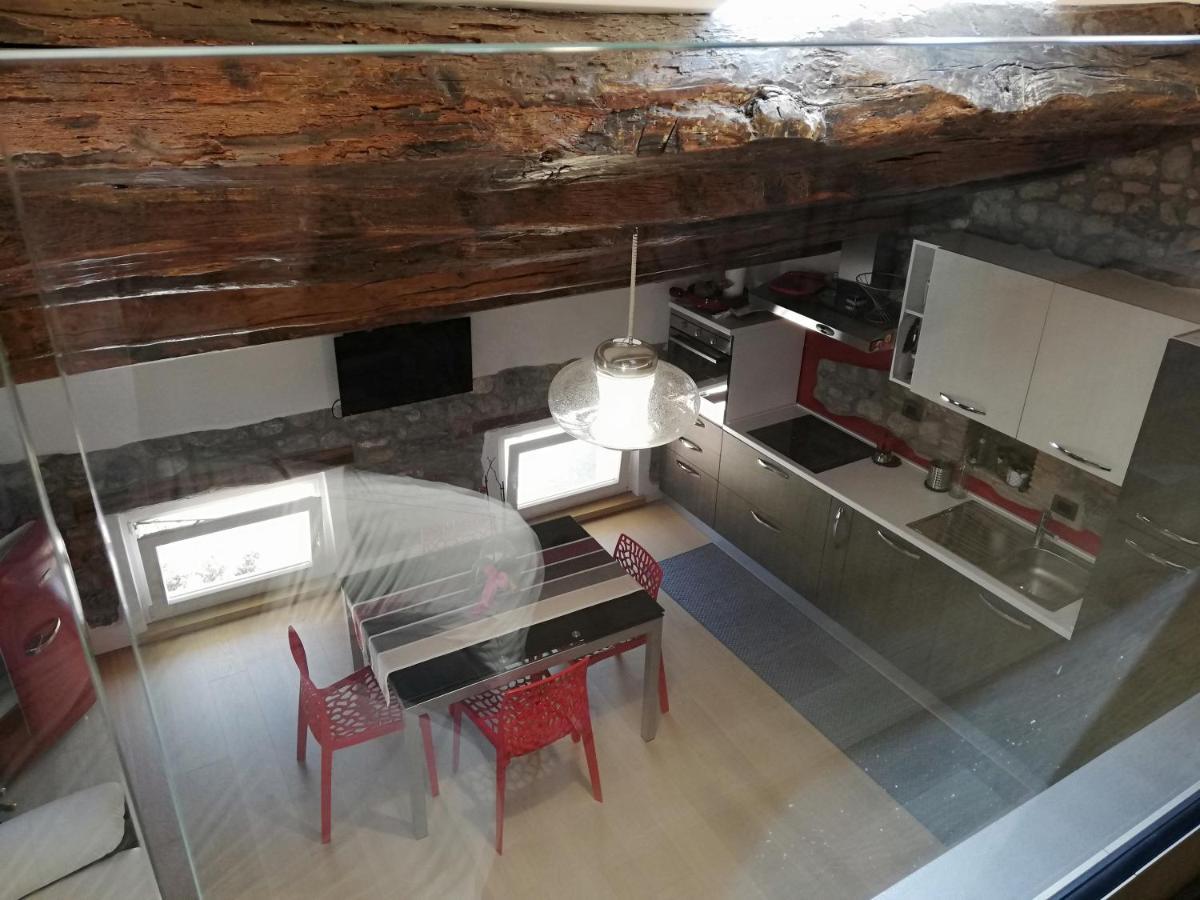 Apartamento Loft In Piazza Con Soppalco Cividale del Friuli Exterior foto