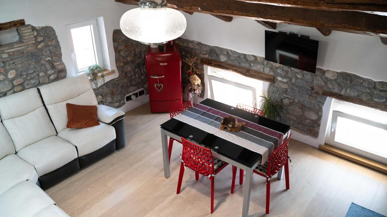 Apartamento Loft In Piazza Con Soppalco Cividale del Friuli Exterior foto