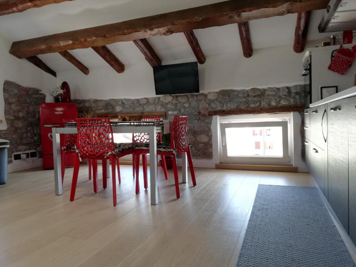 Apartamento Loft In Piazza Con Soppalco Cividale del Friuli Exterior foto